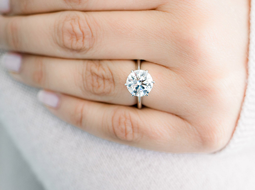 Moissanite vs Diamond: What's the Difference?