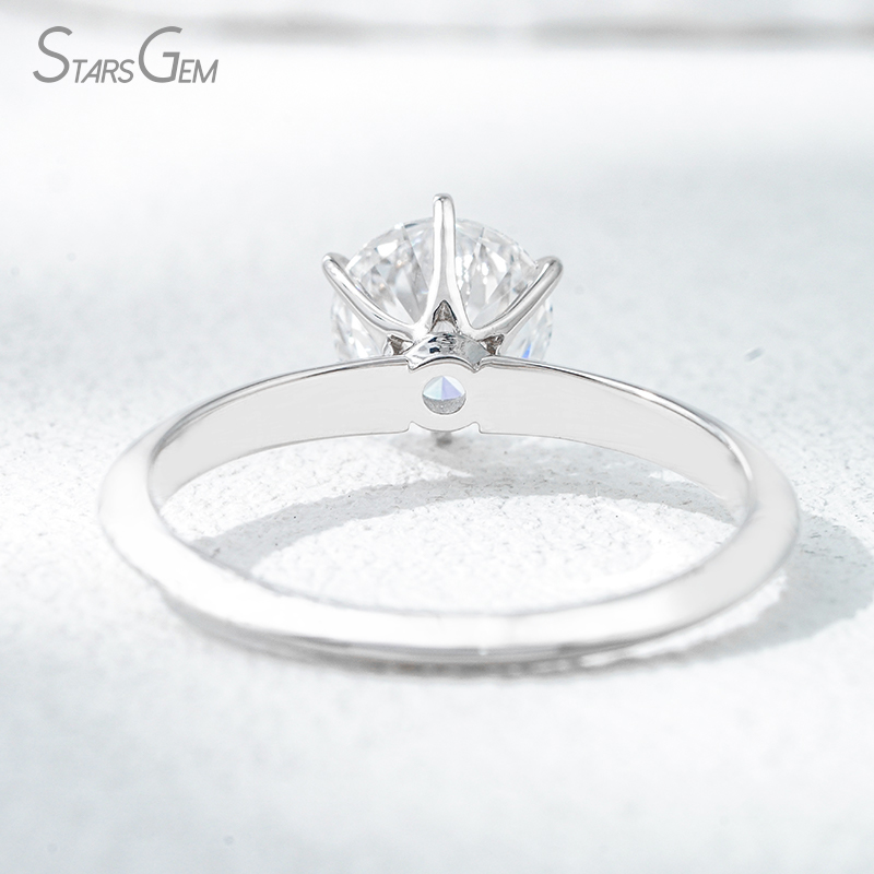 18K Gold 1.1ct Round Brilliant Cut Lab Grown Diamond Solitaire Engagement Ring