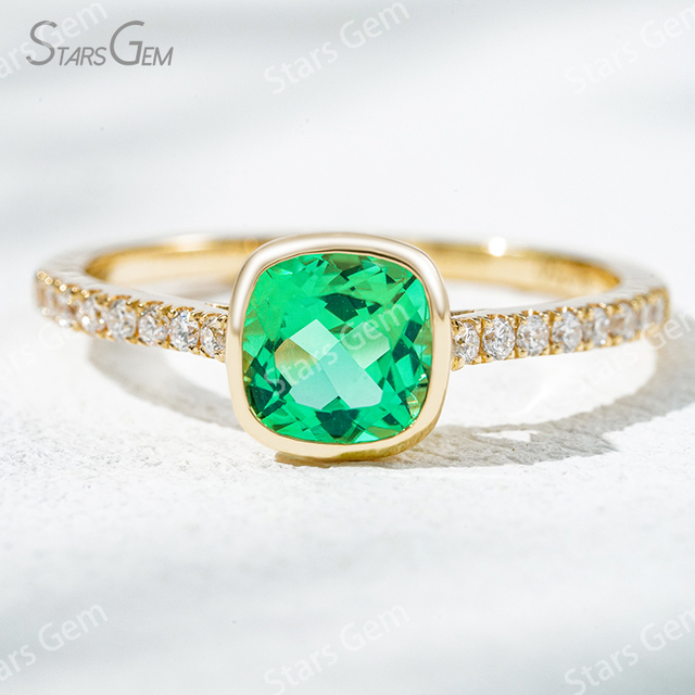 6×6mm Cushion Cut Lab Grown Emerald 18K Gold Pave Engagement Ring