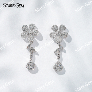 0.8mm & 1mm & 1.2mm & 1.3mm Round Brilliant Cut Lab Grown Diamond Flower Design 18K White Gold Diamond Earrings