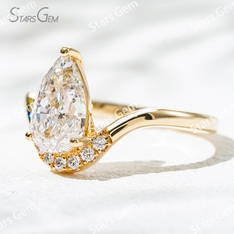 6.19×10.43​mm Pear Cut Lab Grown Diamond With Side Diamond 18K Yellow Gold Engagement Ring