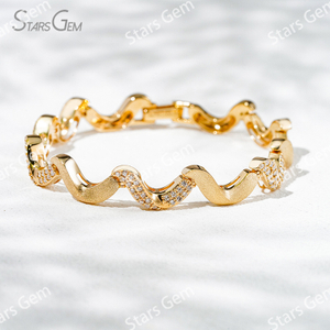 1.2mm Round Brilliant Cut Lab Grown Diamond Unique Wave Like Design 18K Yellow Gold Diamond Bracelet